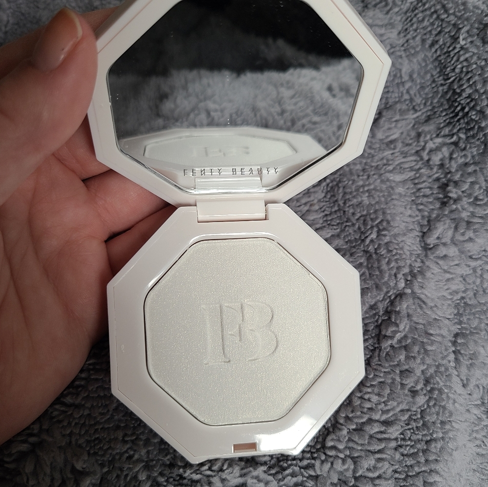 Fenty Beauty Metal Moon Killawatt Freestyle Highlighter - NEW - DISCONTINUED